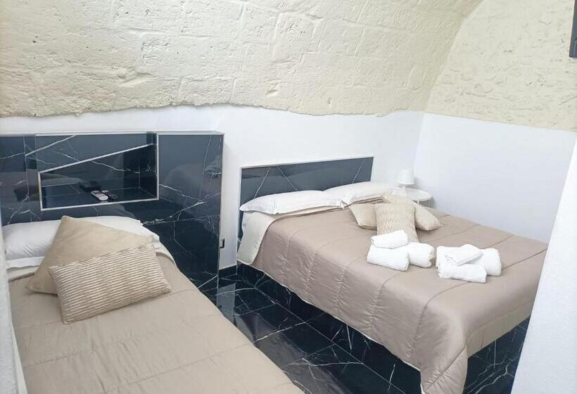 פנסיון Newhouse Rooms Black & White