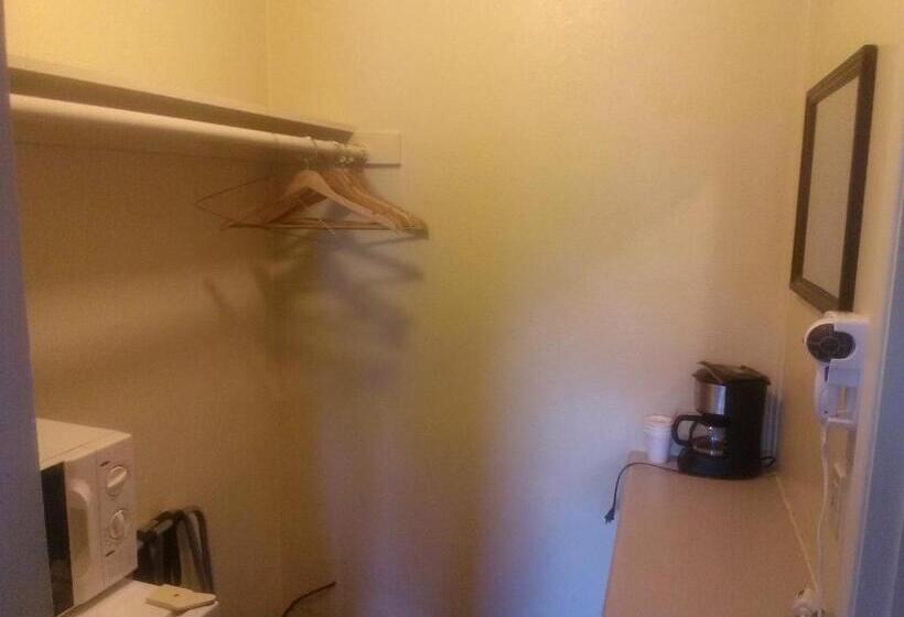 Heritage House Motel