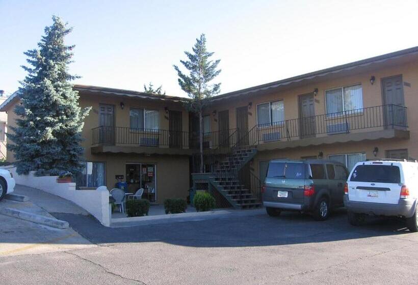 Heritage House Motel