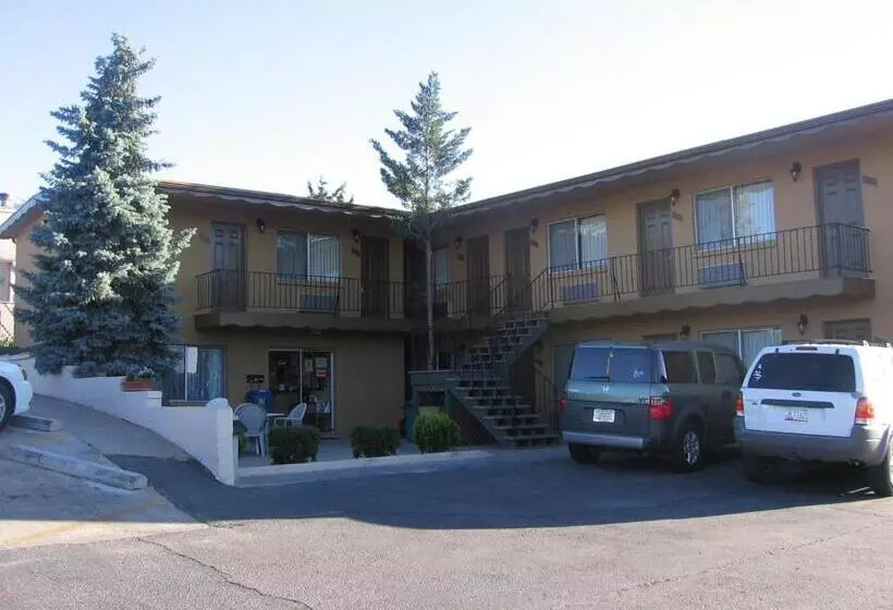 Heritage House Motel