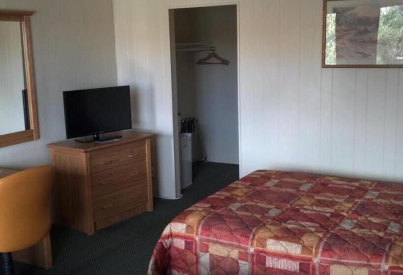 Heritage House Motel