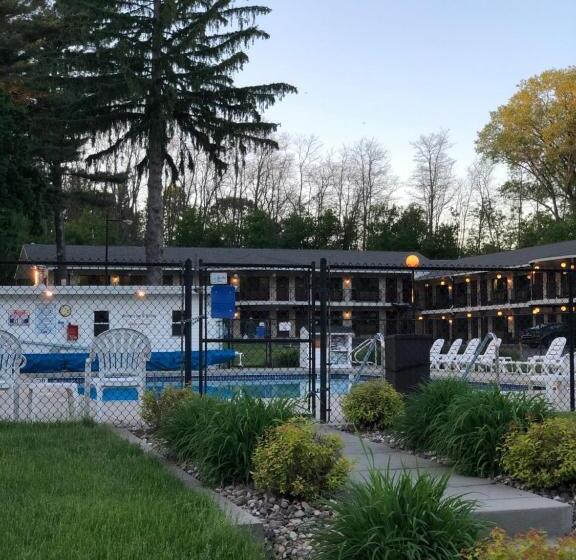 فندق Amber S Inn & Suites