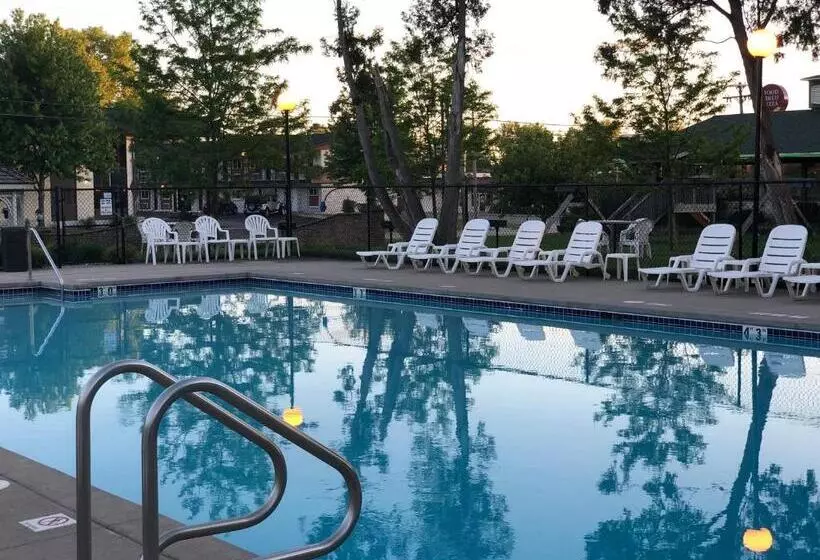 ホテル Amber S Inn & Suites