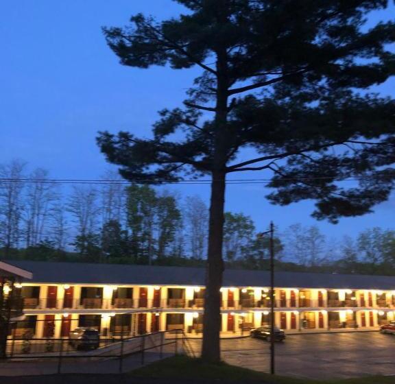 فندق Amber S Inn & Suites