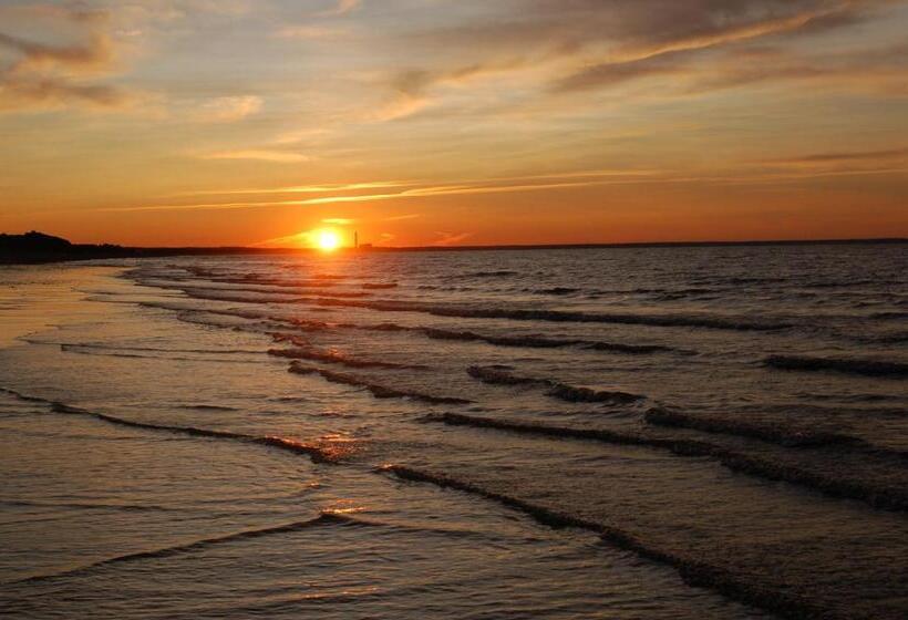 هتل Anchor Inn Beach House