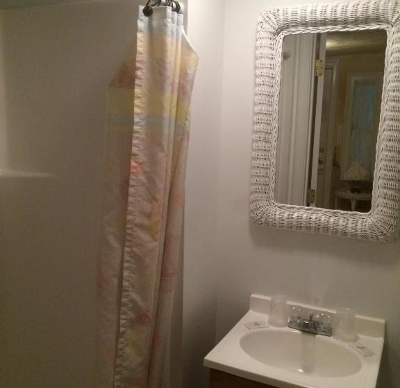 Отель Angie's Guest Cottage