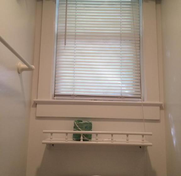 Отель Angie's Guest Cottage