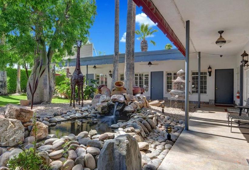 בית מלון כפרי Desert Paradise Gay Mens Clothing Optional Resort