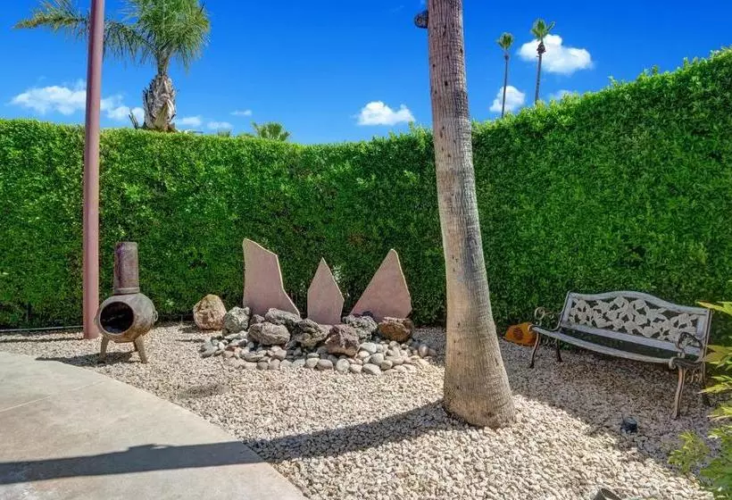 Hotelli Desert Paradise   A Men S Clothing Optional Resort
