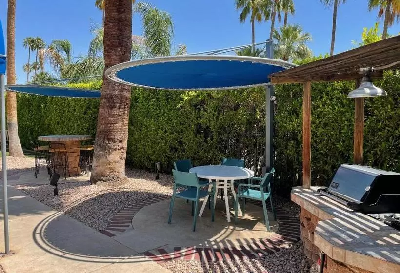 Hotelli Desert Paradise   A Men S Clothing Optional Resort