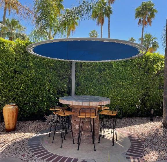 בית מלון כפרי Desert Paradise Gay Mens Clothing Optional Resort