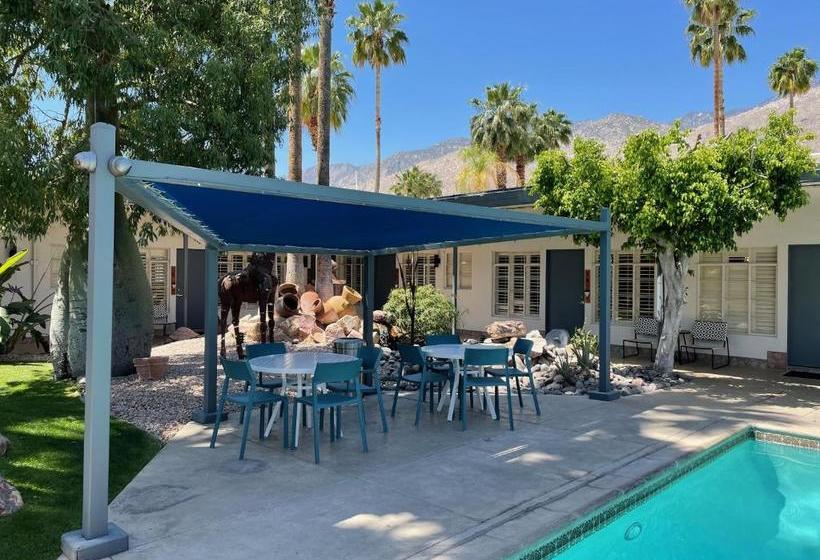 בית מלון כפרי Desert Paradise Gay Mens Clothing Optional Resort