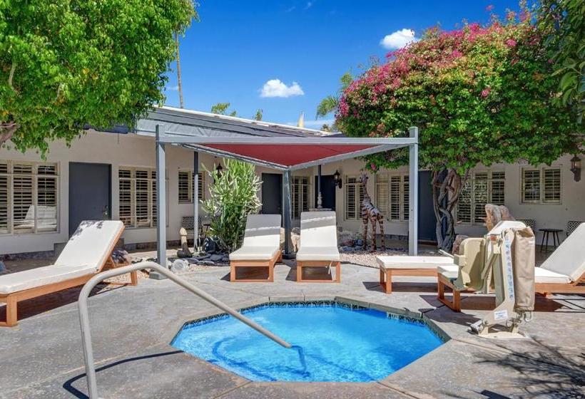 בית מלון כפרי Desert Paradise Gay Mens Clothing Optional Resort