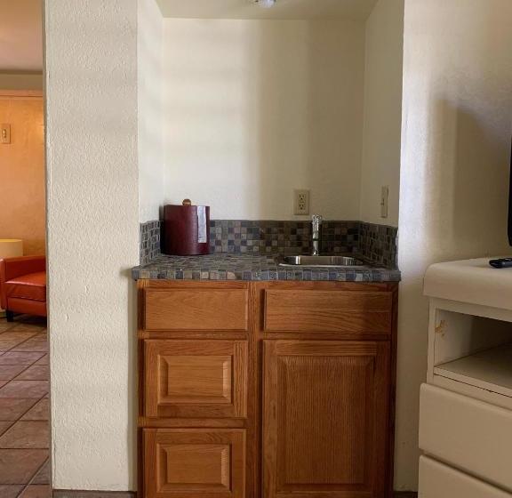 בית מלון כפרי Desert Paradise Gay Mens Clothing Optional Resort