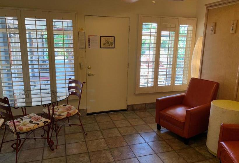 בית מלון כפרי Desert Paradise Gay Mens Clothing Optional Resort