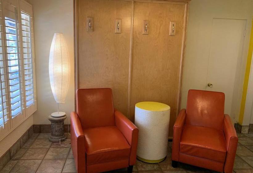 בית מלון כפרי Desert Paradise Gay Mens Clothing Optional Resort