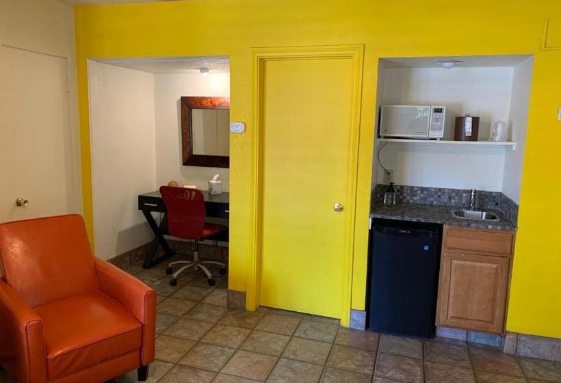 בית מלון כפרי Desert Paradise Gay Mens Clothing Optional Resort