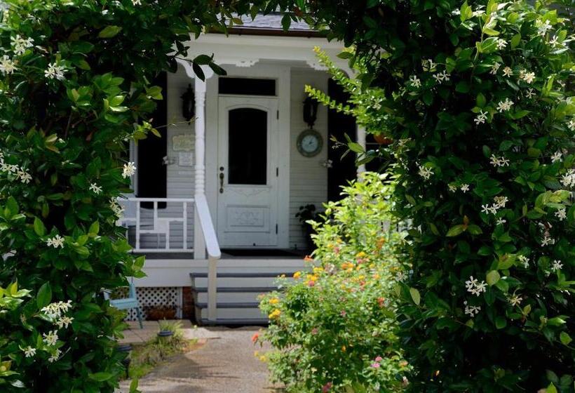 Отель Grand Magnolia Ballroom & Suites