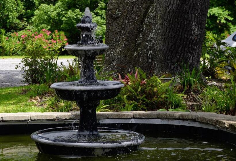 Отель Grand Magnolia Ballroom & Suites