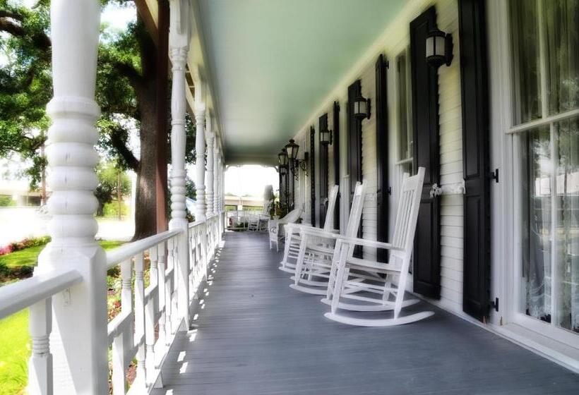 Отель Grand Magnolia Ballroom & Suites