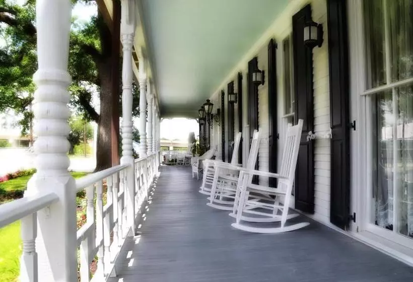 ホテル Grand Magnolia Ballroom & Suites