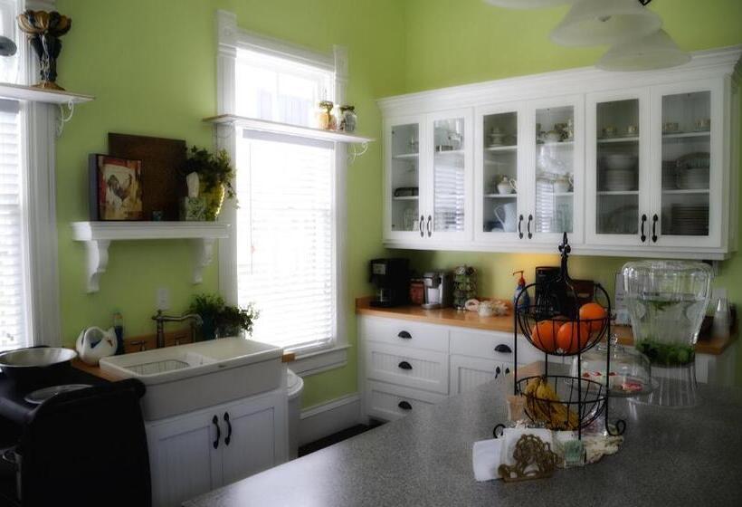 Отель Grand Magnolia Ballroom & Suites