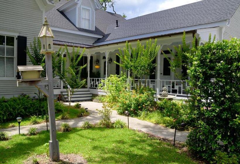 Отель Grand Magnolia Ballroom & Suites