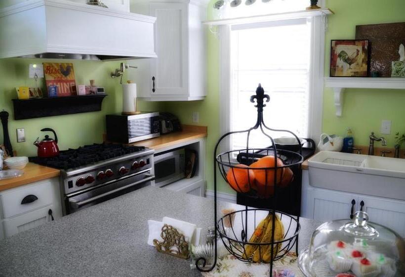 Отель Grand Magnolia Ballroom & Suites