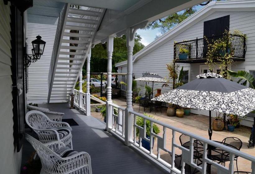 Отель Grand Magnolia Ballroom & Suites