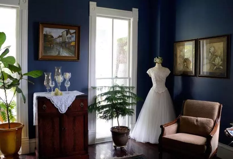 ホテル Grand Magnolia Ballroom & Suites