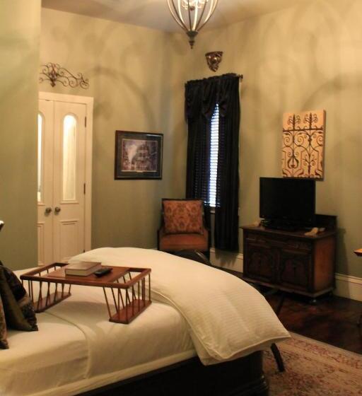 Отель Grand Magnolia Ballroom & Suites