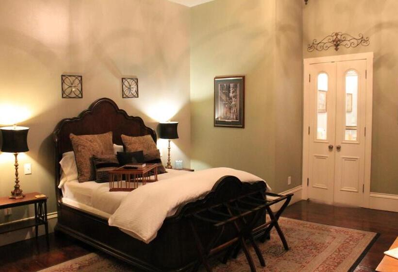 Отель Grand Magnolia Ballroom & Suites