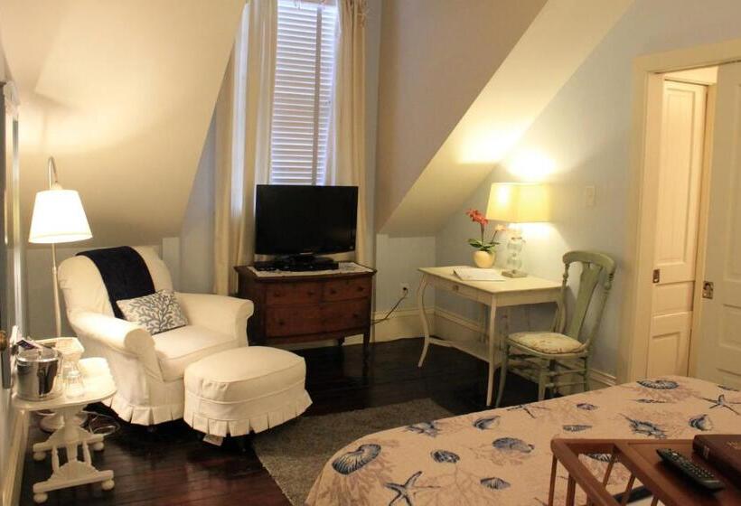 Отель Grand Magnolia Ballroom & Suites