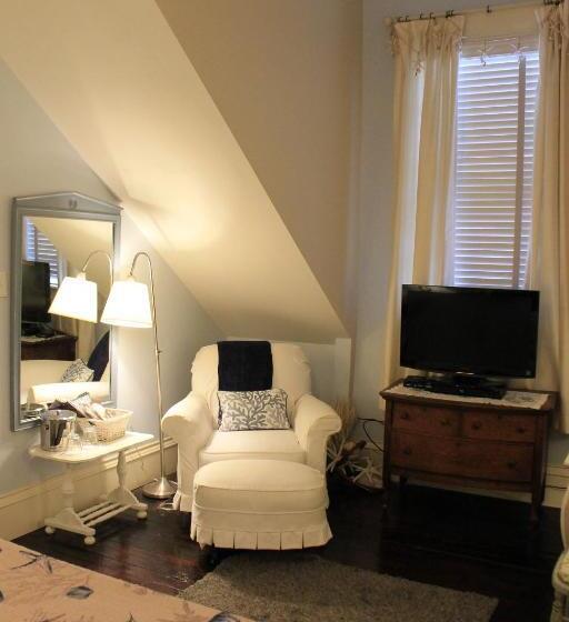 Отель Grand Magnolia Ballroom & Suites