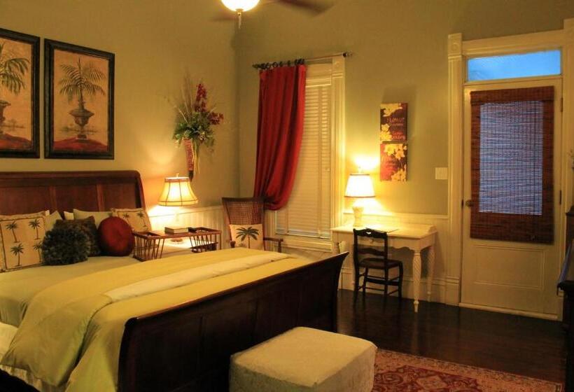 Отель Grand Magnolia Ballroom & Suites