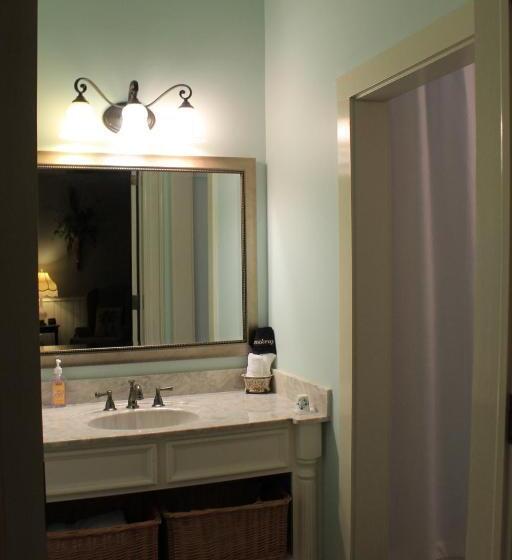 Отель Grand Magnolia Ballroom & Suites