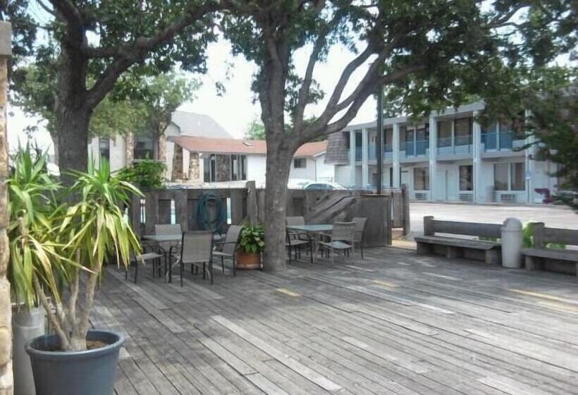 Otel Quail's Nest Inn & Suites