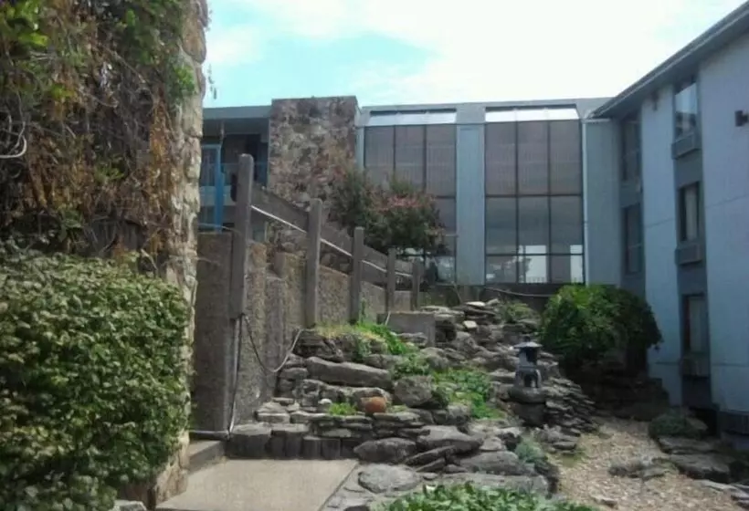 ホテル Quail's Nest Inn & Suites