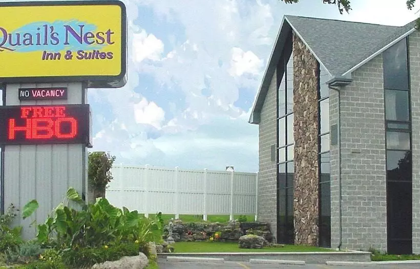 ホテル Quail's Nest Inn & Suites