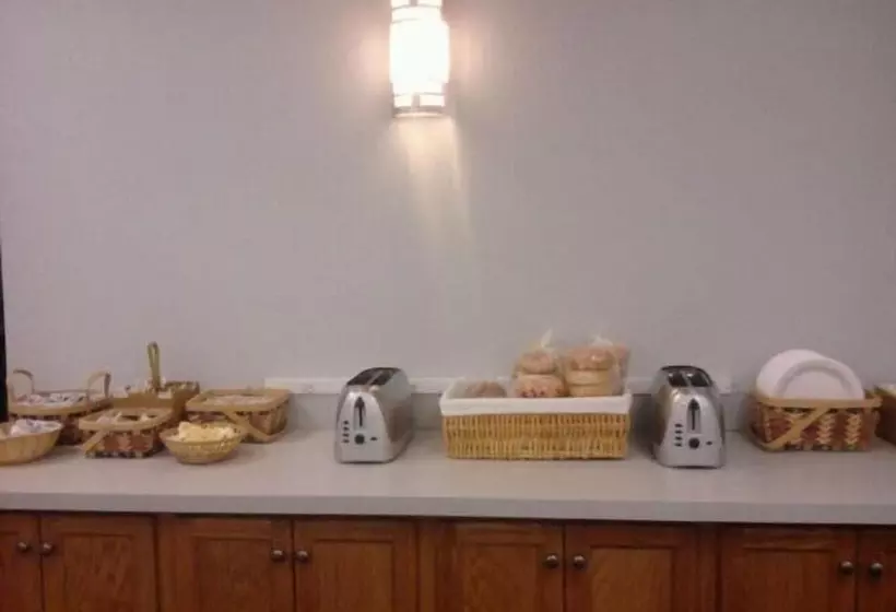 ホテル Quail's Nest Inn & Suites