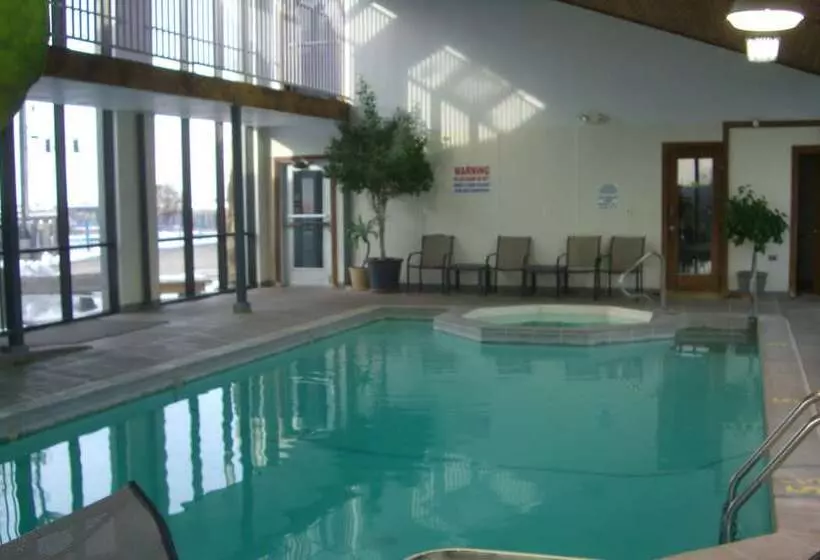 ホテル Quail's Nest Inn & Suites