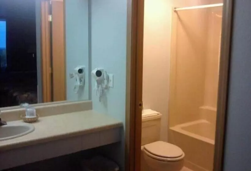 ホテル Quail's Nest Inn & Suites