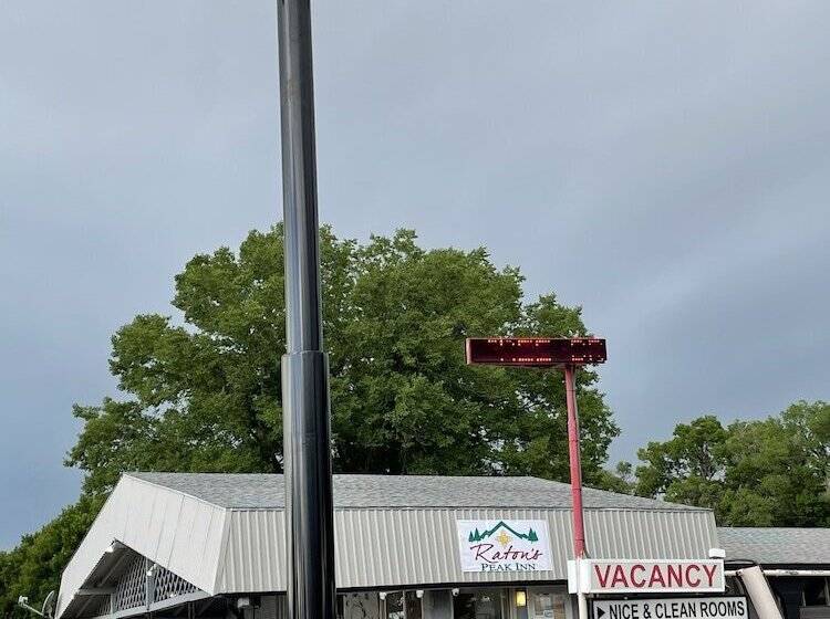 Hotel Ratons Peak Inn