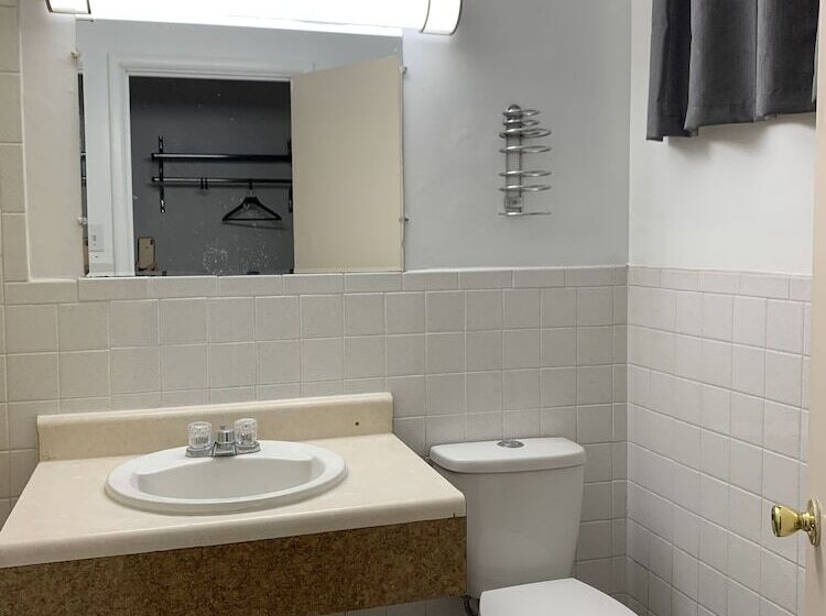 Hotel Ratons Peak Inn