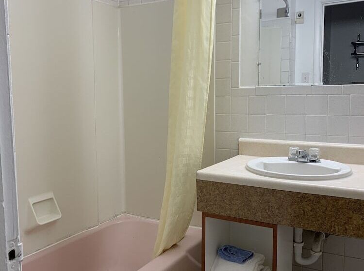 Hotel Ratons Peak Inn