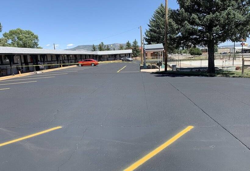 Hotel Ratons Peak Inn