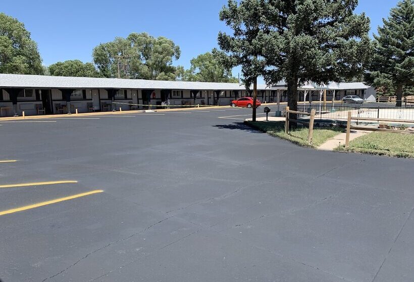 Hotel Ratons Peak Inn