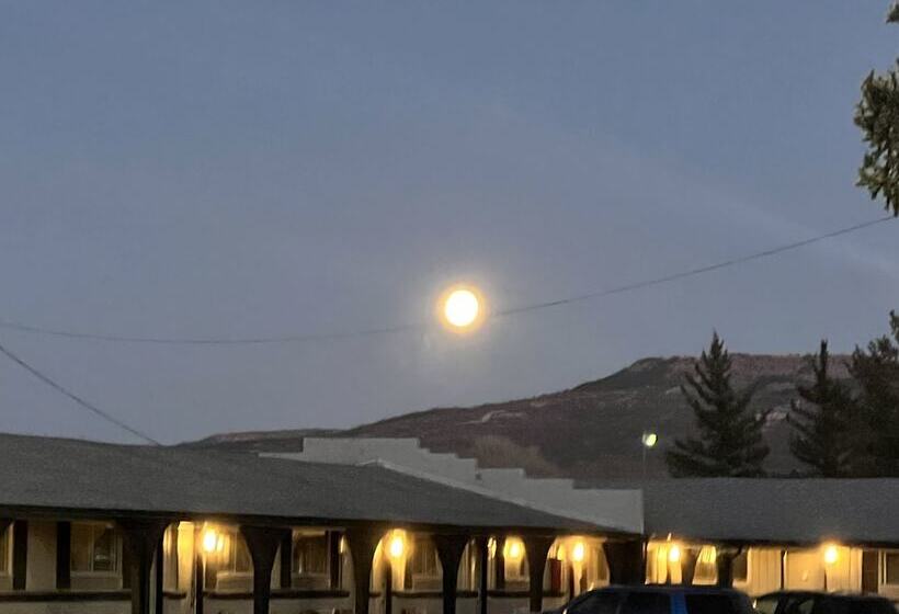 Hotel Ratons Peak Inn