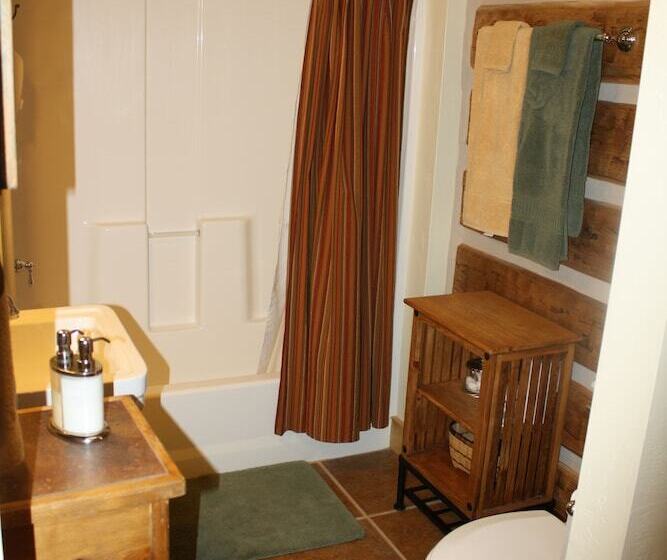 فندق Riverside Meadows Cabins