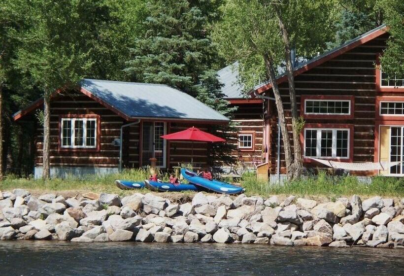 فندق Riverside Meadows Cabins